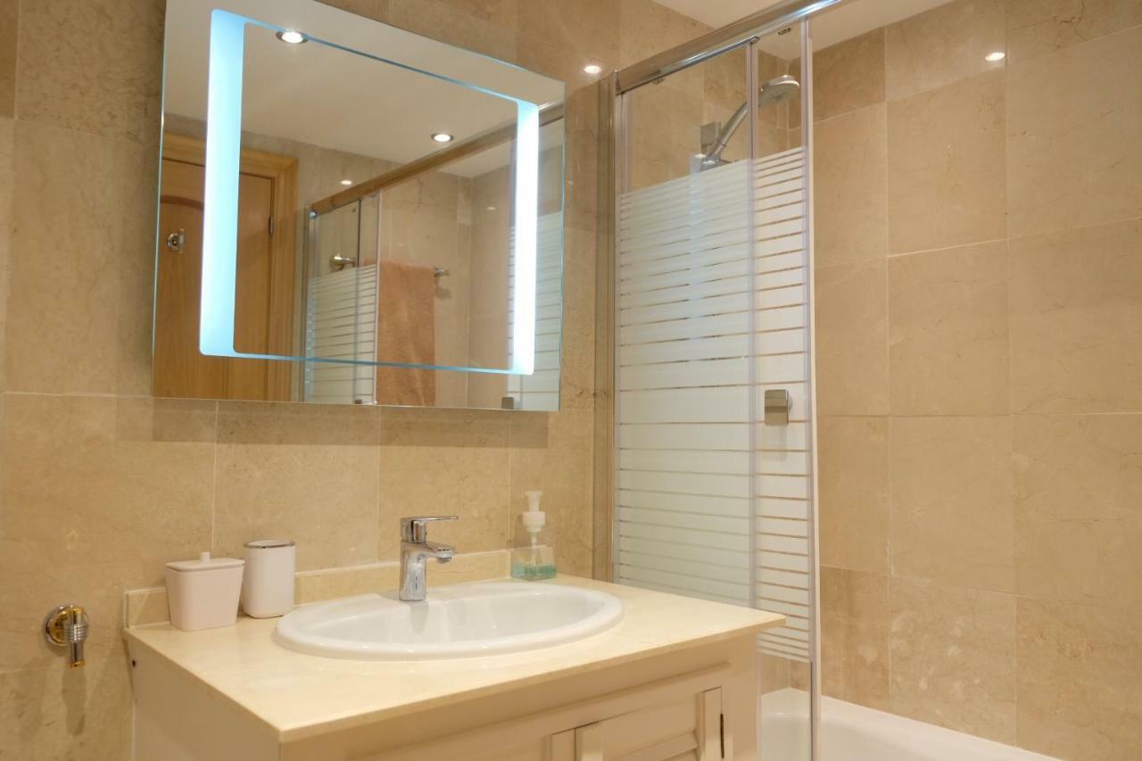 Luxury Modern Apartment With Terrace, Pool And Garage! มาร์เบยา ภายนอก รูปภาพ